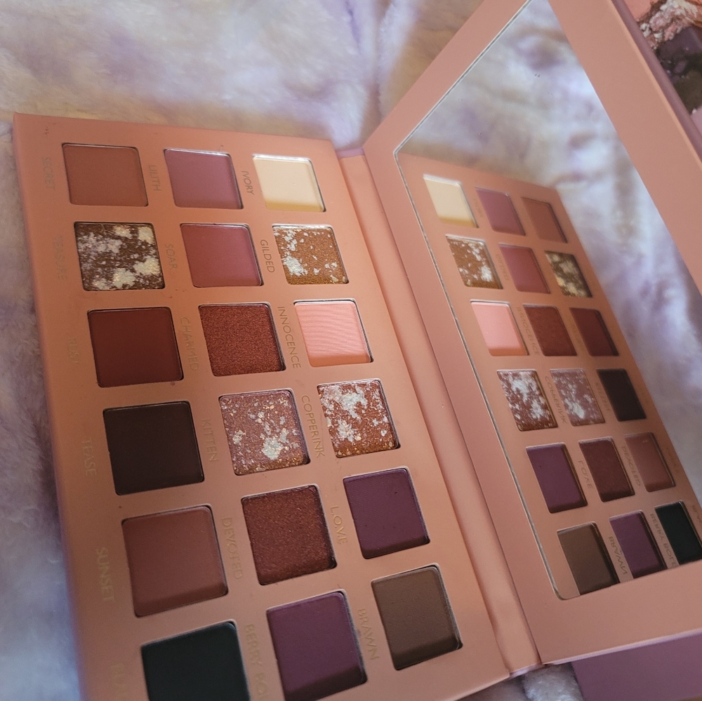 Amuse eyeshadow palette